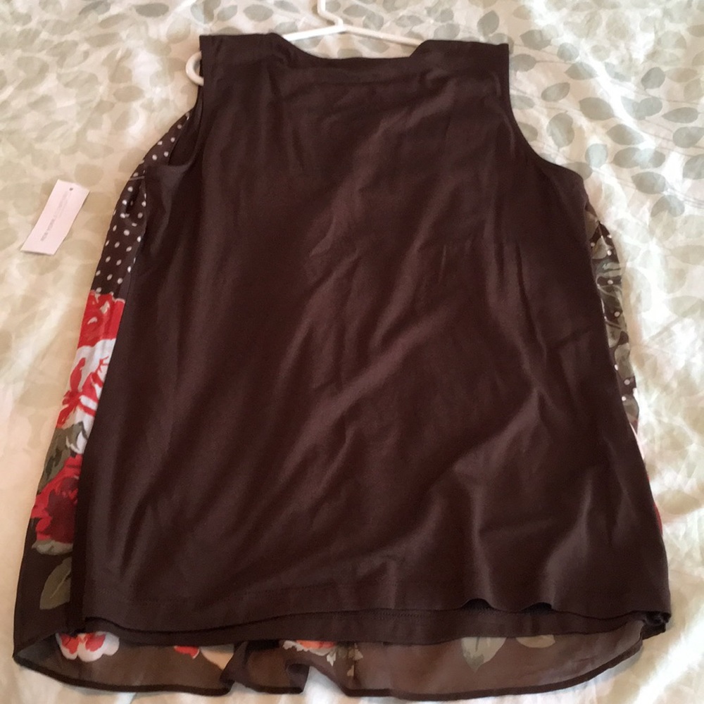NY & Co. Woman’s sleeveless blouse. Floral  mesh - Picture 4 of 6